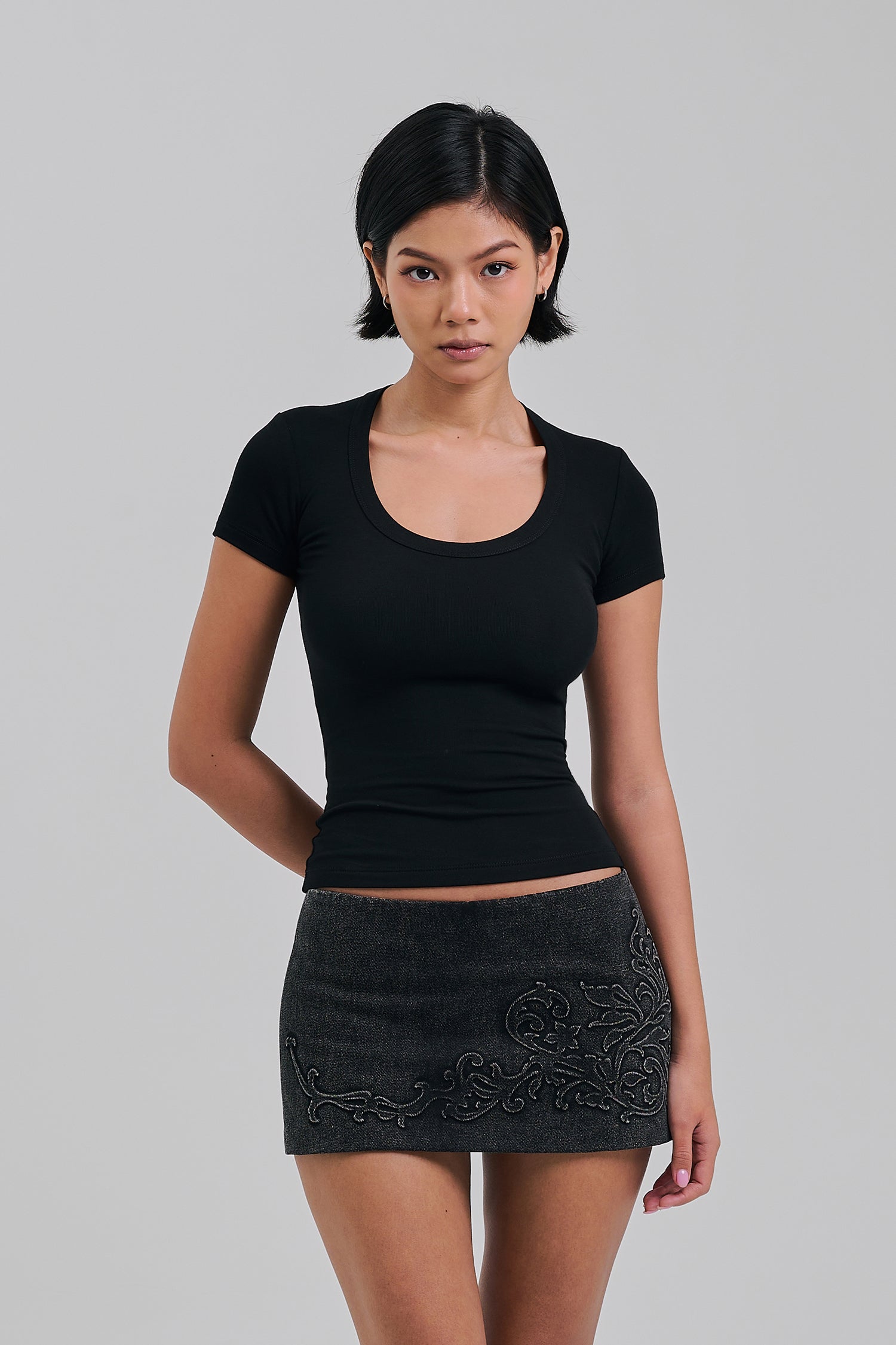 CLOVE TEE BLACK