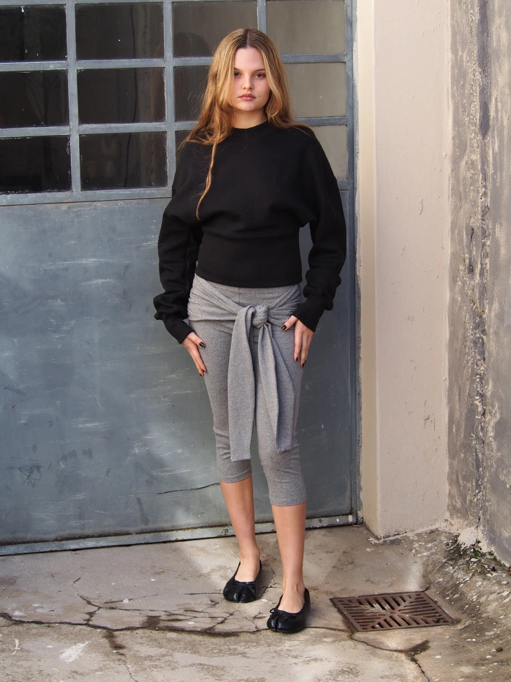 CREW FITTED SWEATSHIRT - BLACK