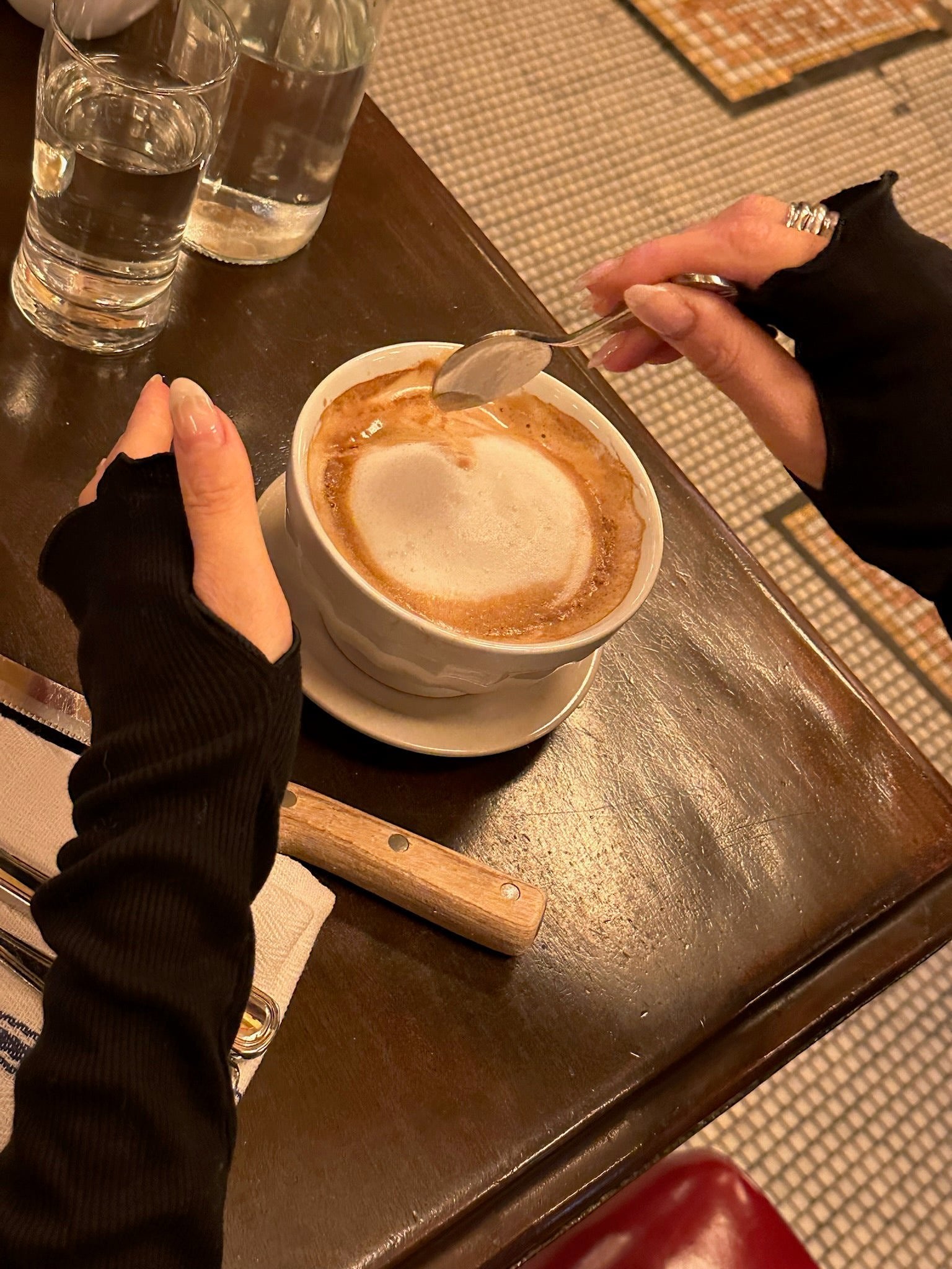 Opera Arm Warmers in Black