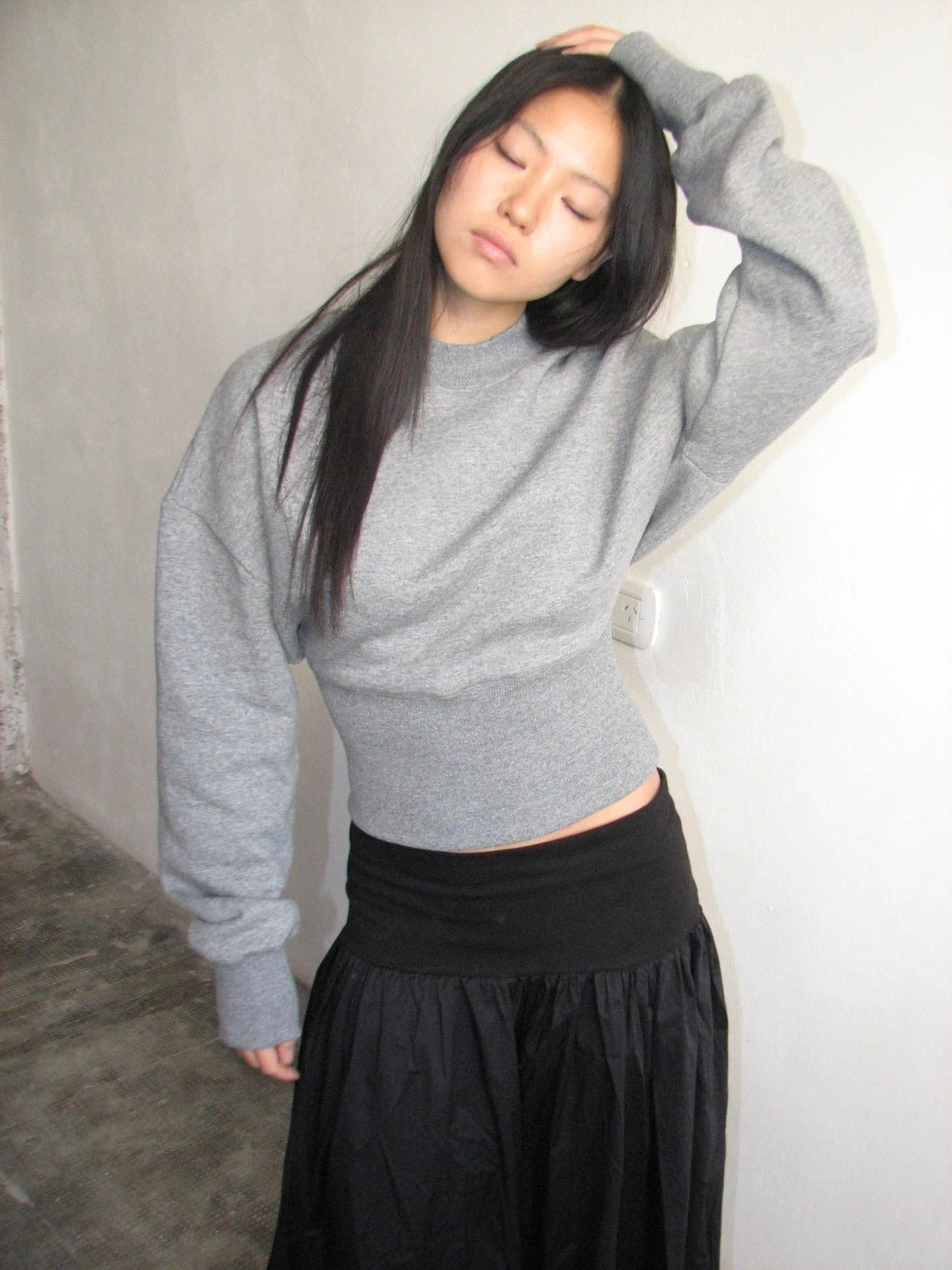 CREW FITTED SWEATSHIRT - GREY