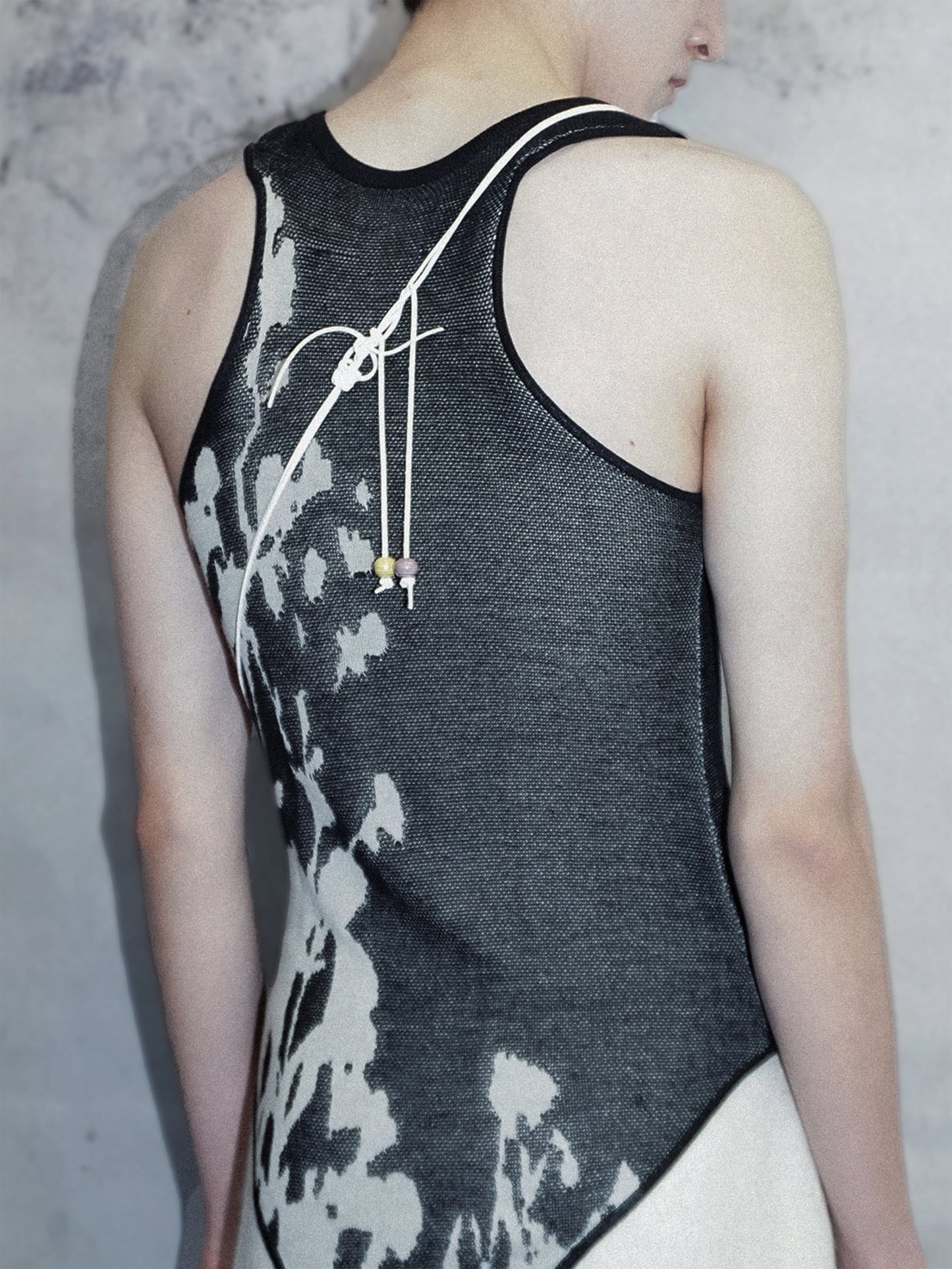 UNDER THE SHADOW TANK TOP_BLACK