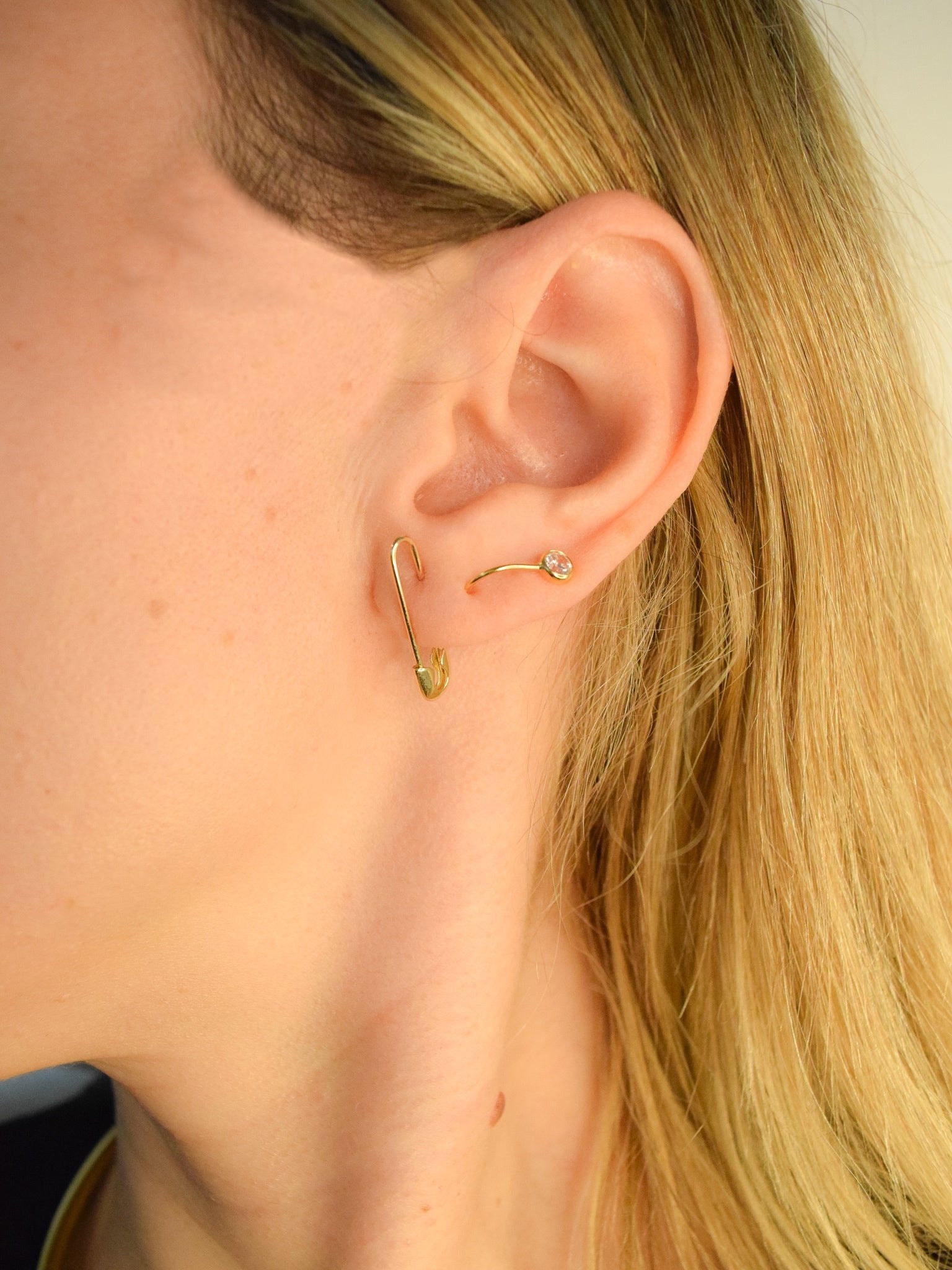 14K Gold Pin Earring