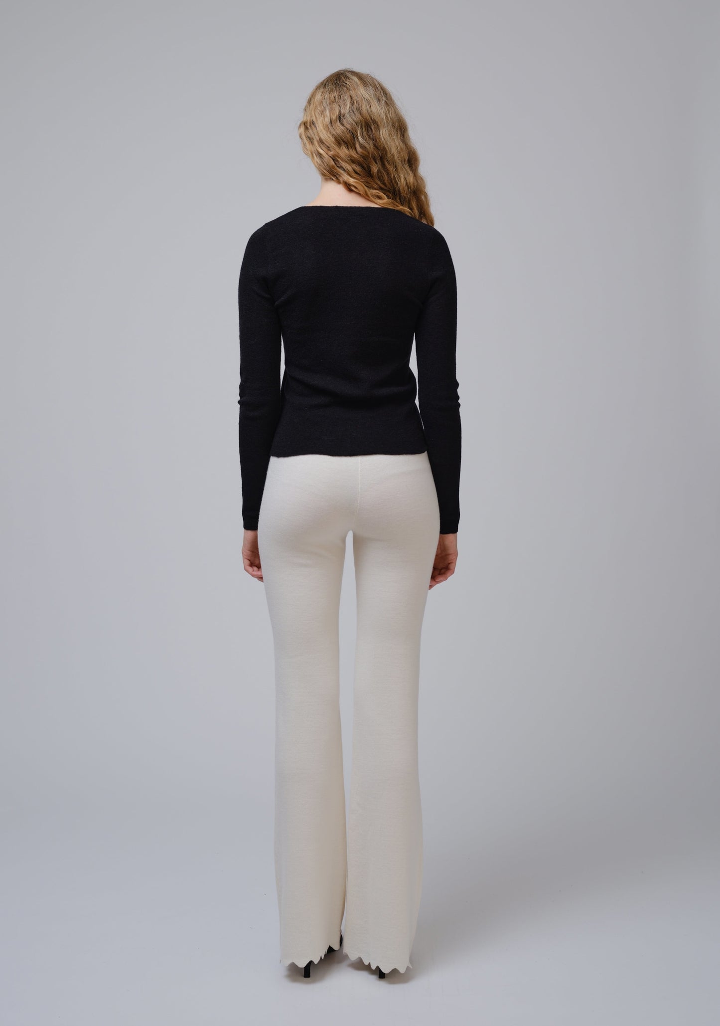 MOLLY EXTRA SOFT KNITTED TOP WITH ROSE EMBROIDERY