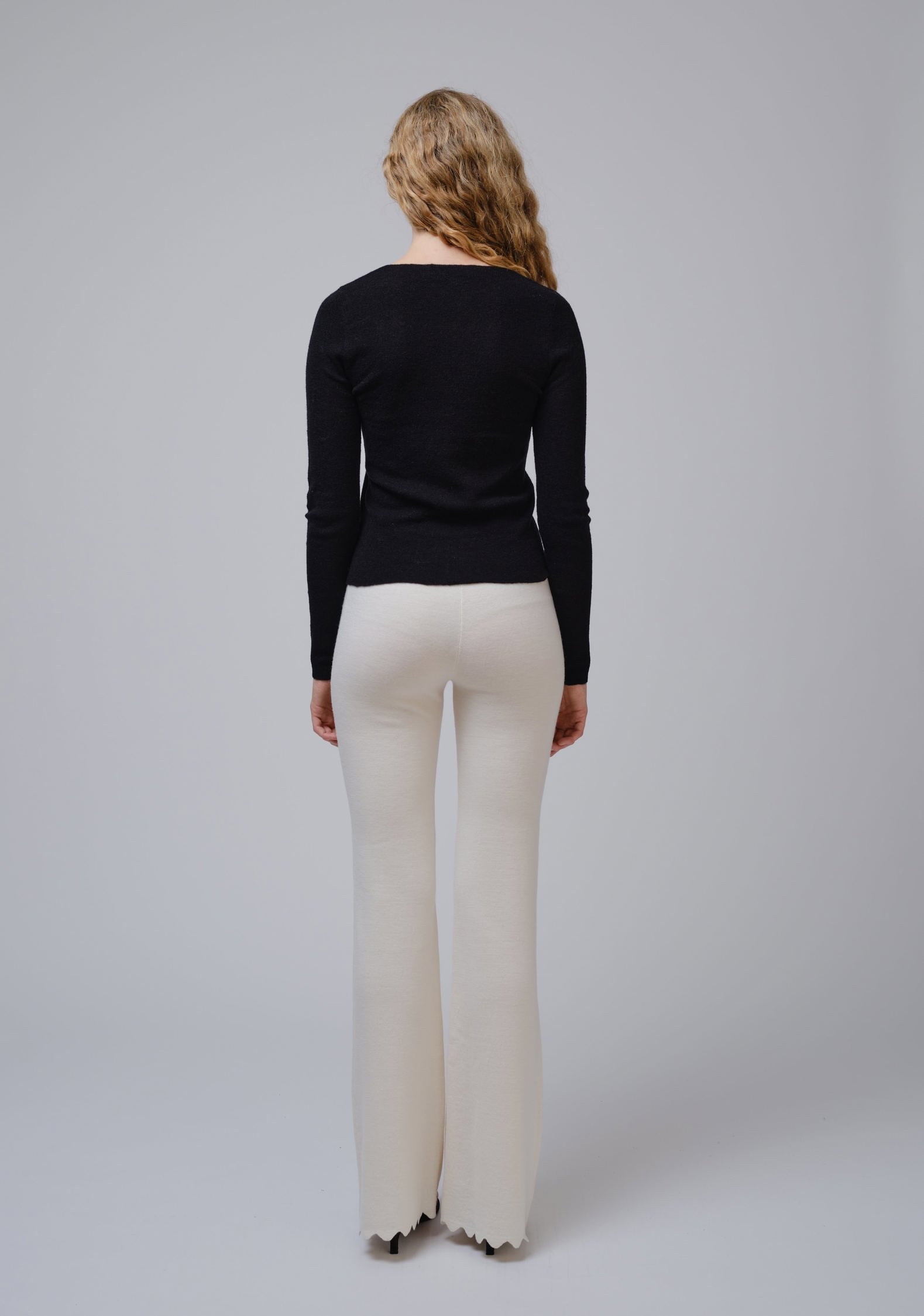 MOLLY EXTRA SOFT KNITTED TOP WITH ROSE EMBROIDERY