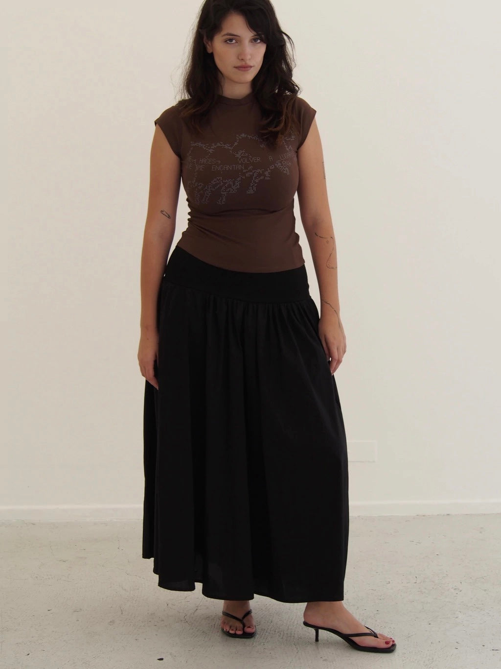 BABY TEE VOLVER - BROWN