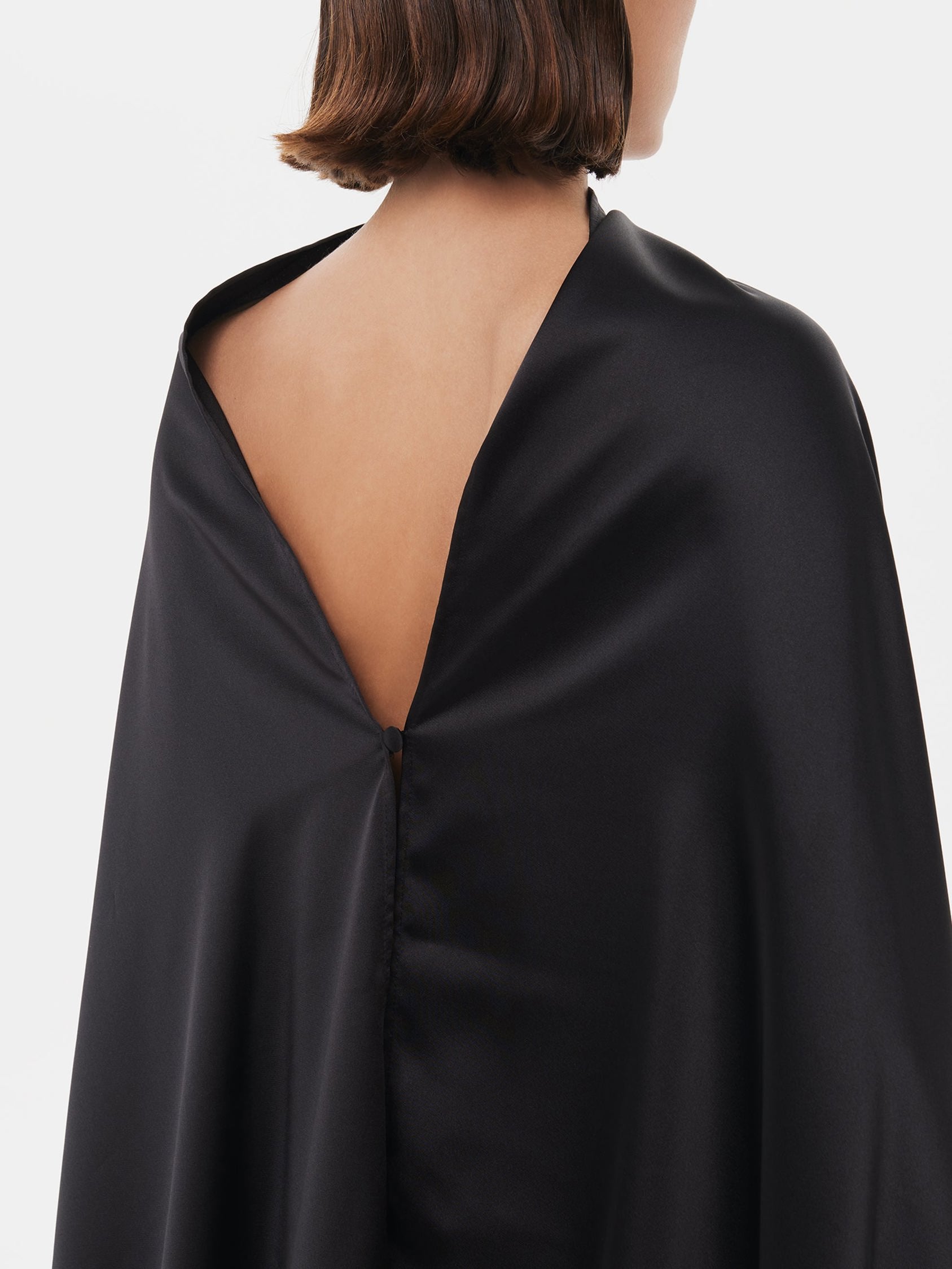 Wild Willow Party Cape in Black
