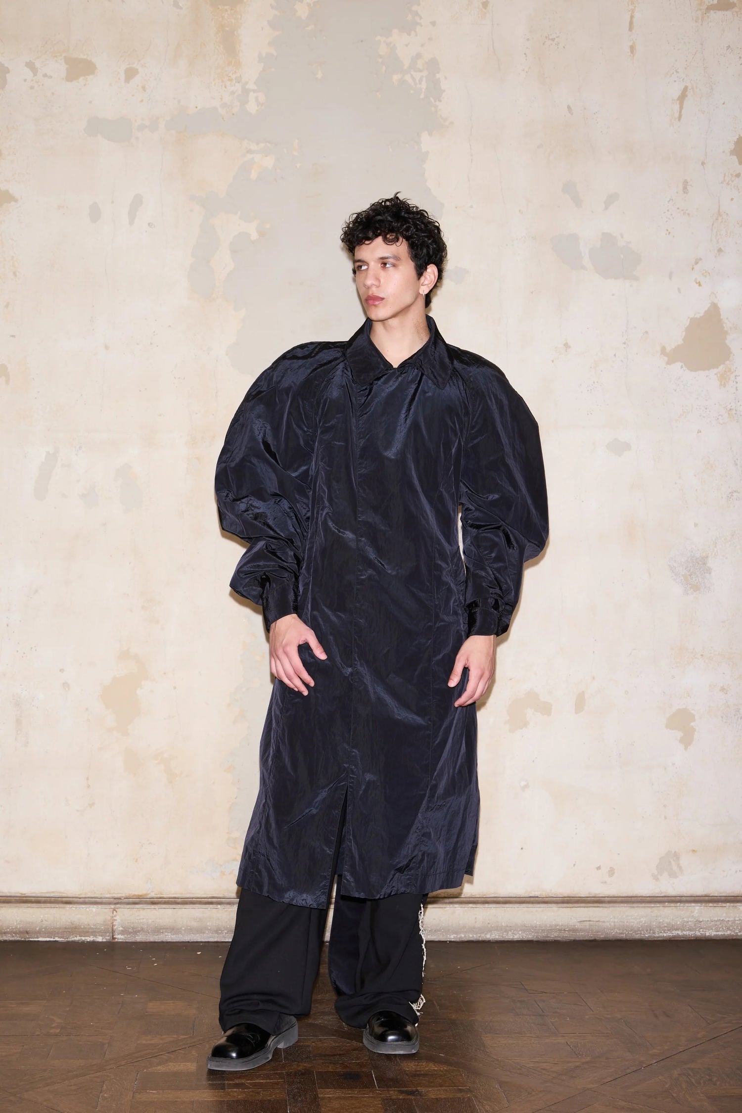 TEMPLE TRENCH BLACK