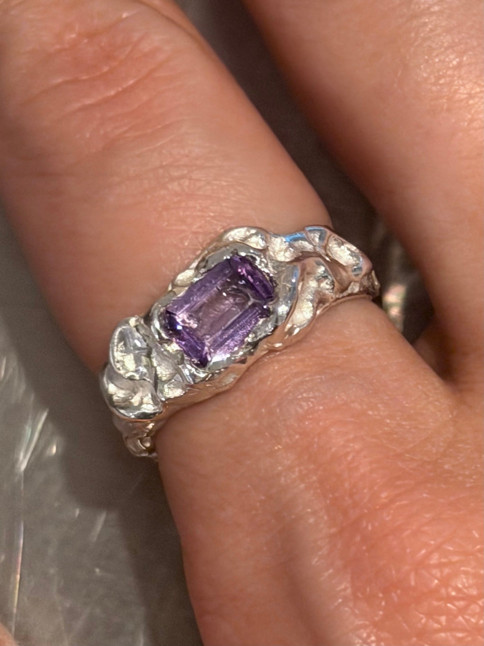 Piedra ring (purple)