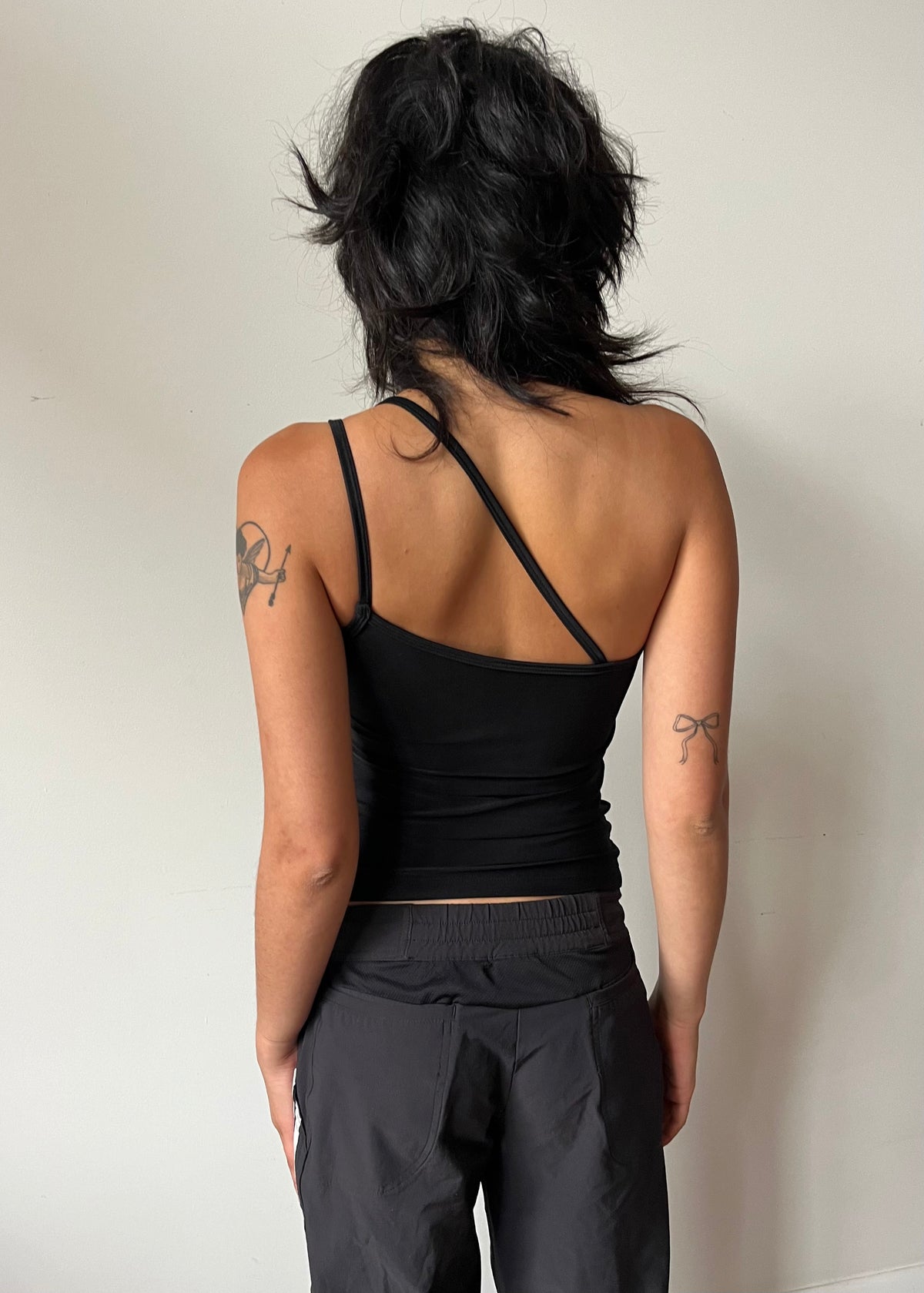 BLACK HOOK AND EYE DOUBLE STRAP TOP