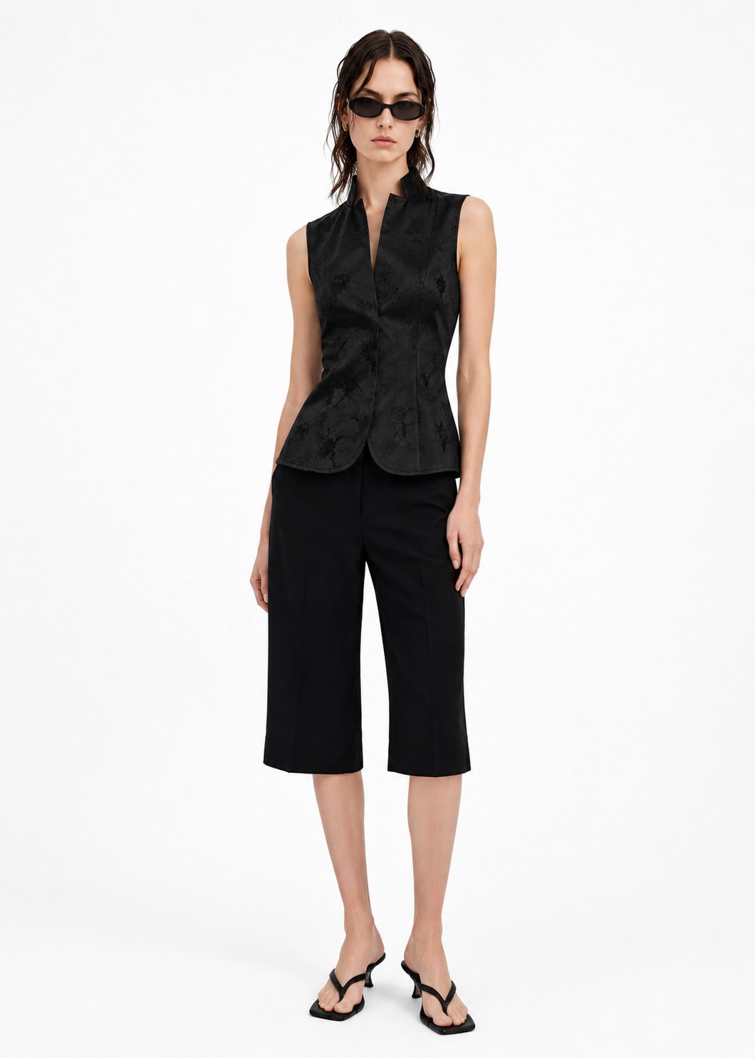 Black jacquard sleeveless shirt