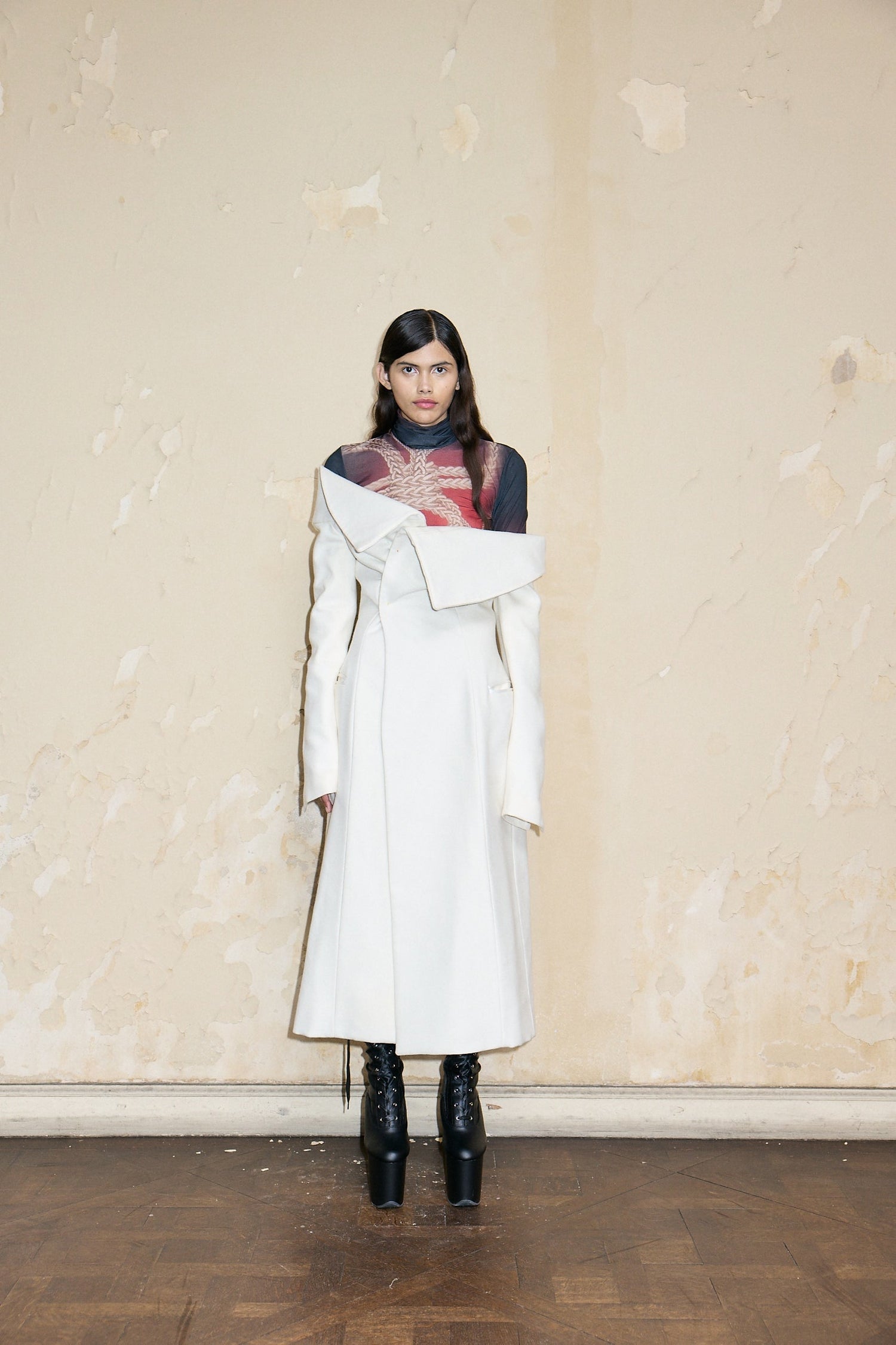TRIUNVIRATO COAT OFF WHITE