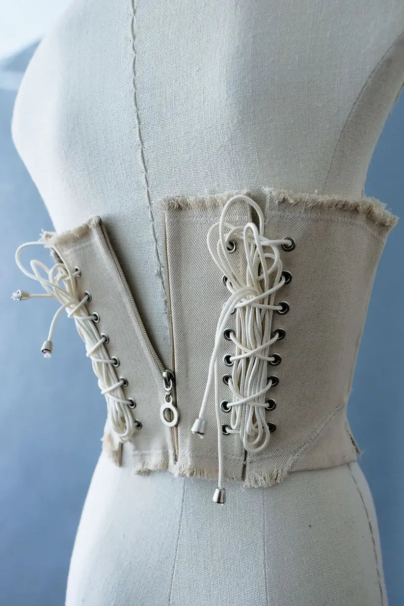 Scroll-like corset
