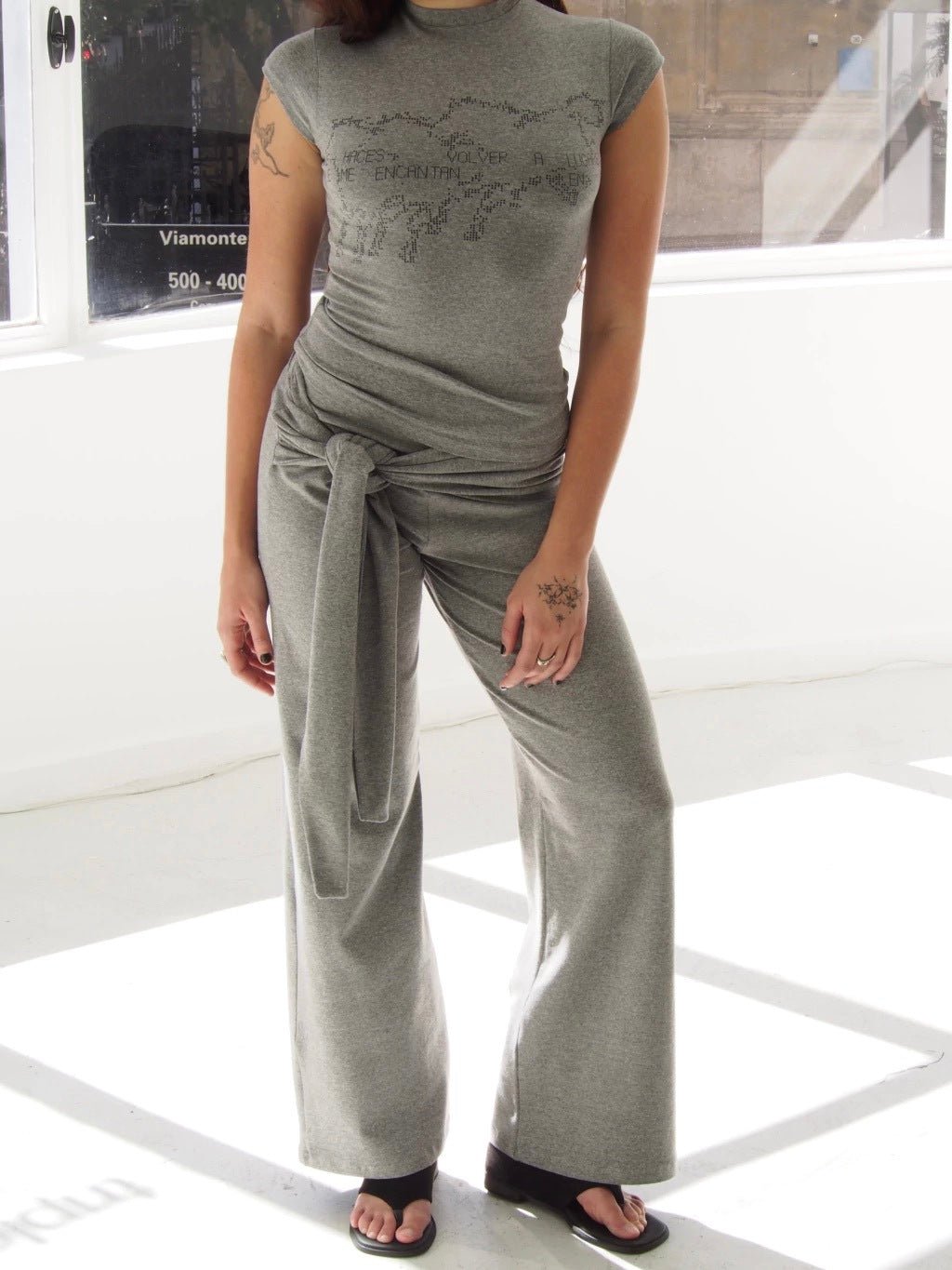 BABY TEE VOLVER - GREY