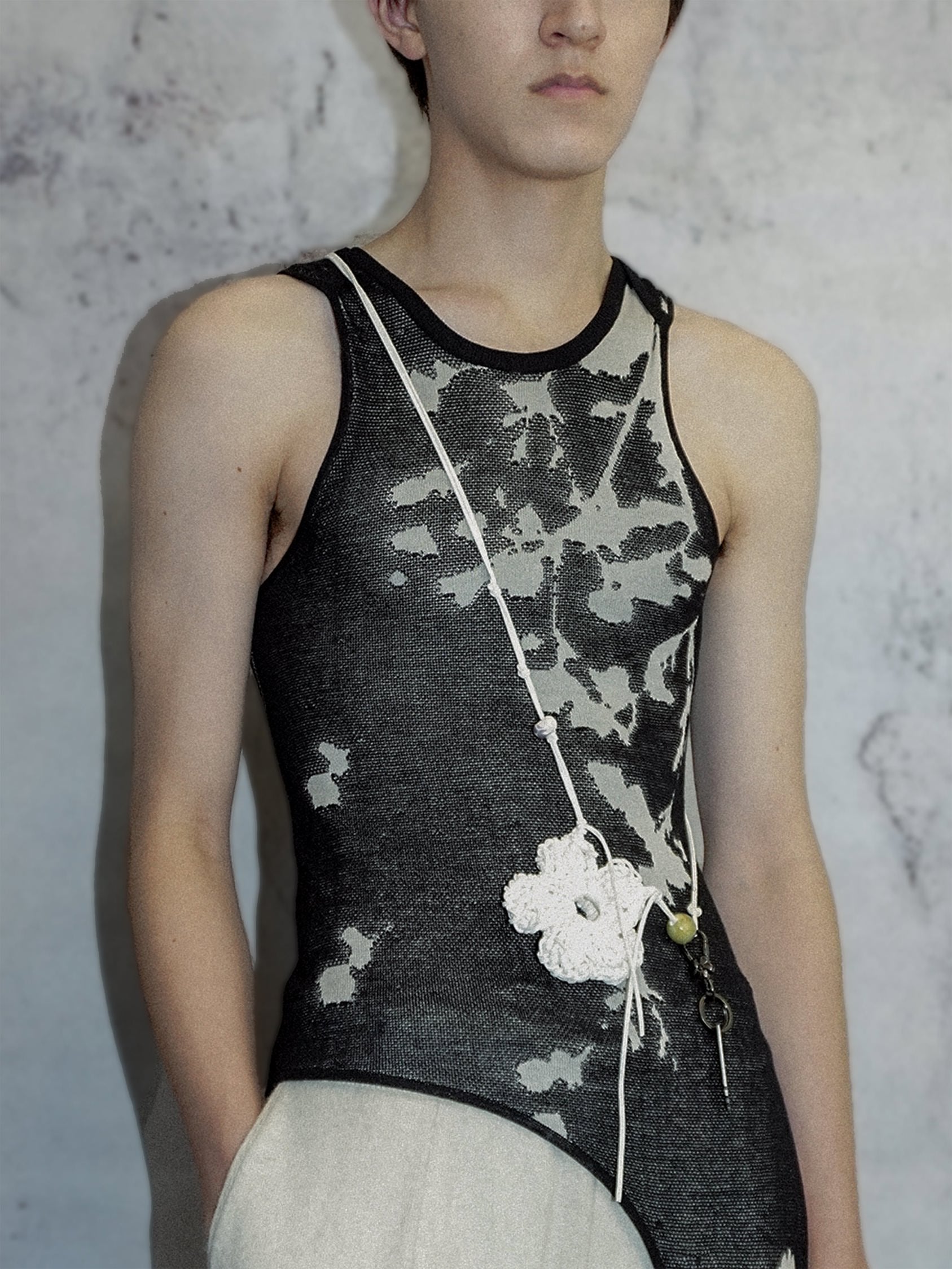 UNDER THE SHADOW TANK TOP_BLACK