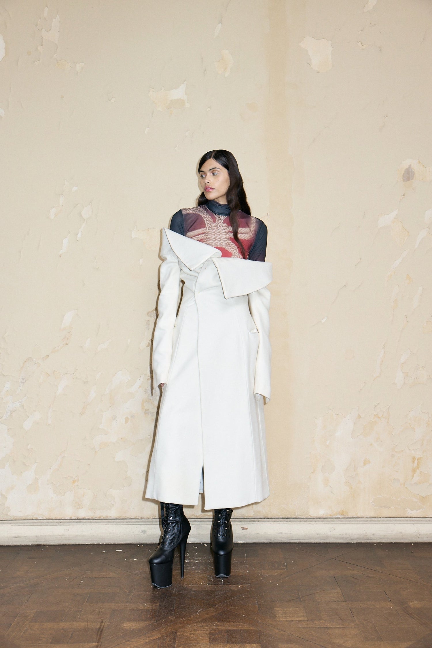 TRIUNVIRATO COAT OFF WHITE