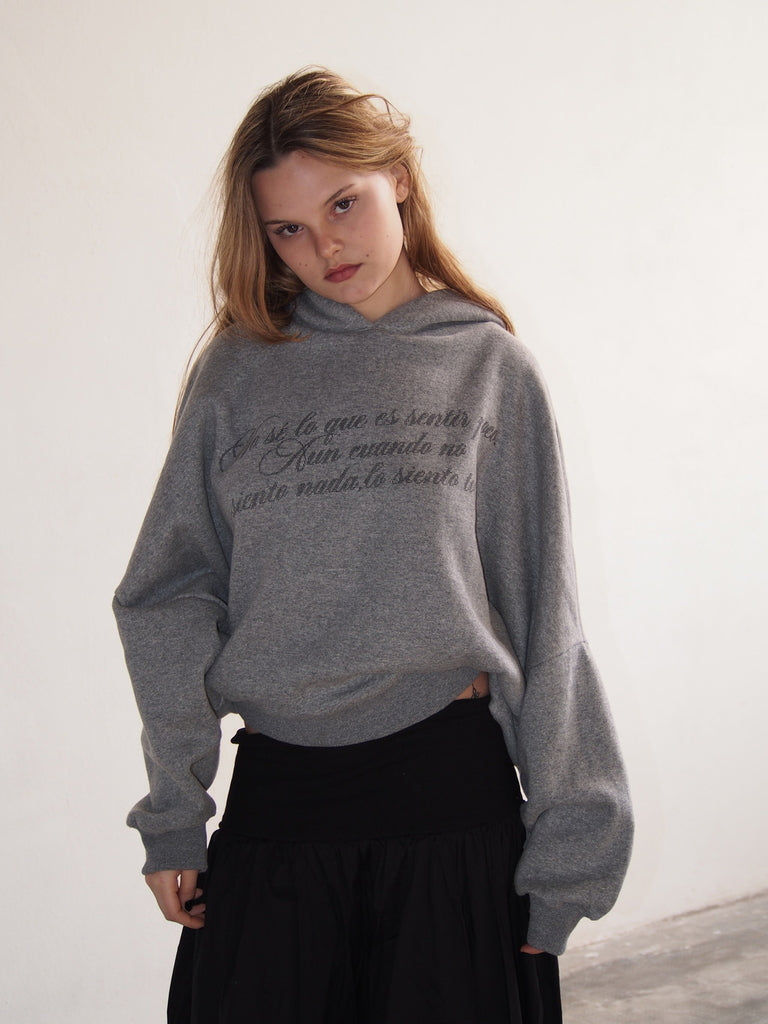 HOODIE "SENTIR POCO" FITTED - GREY