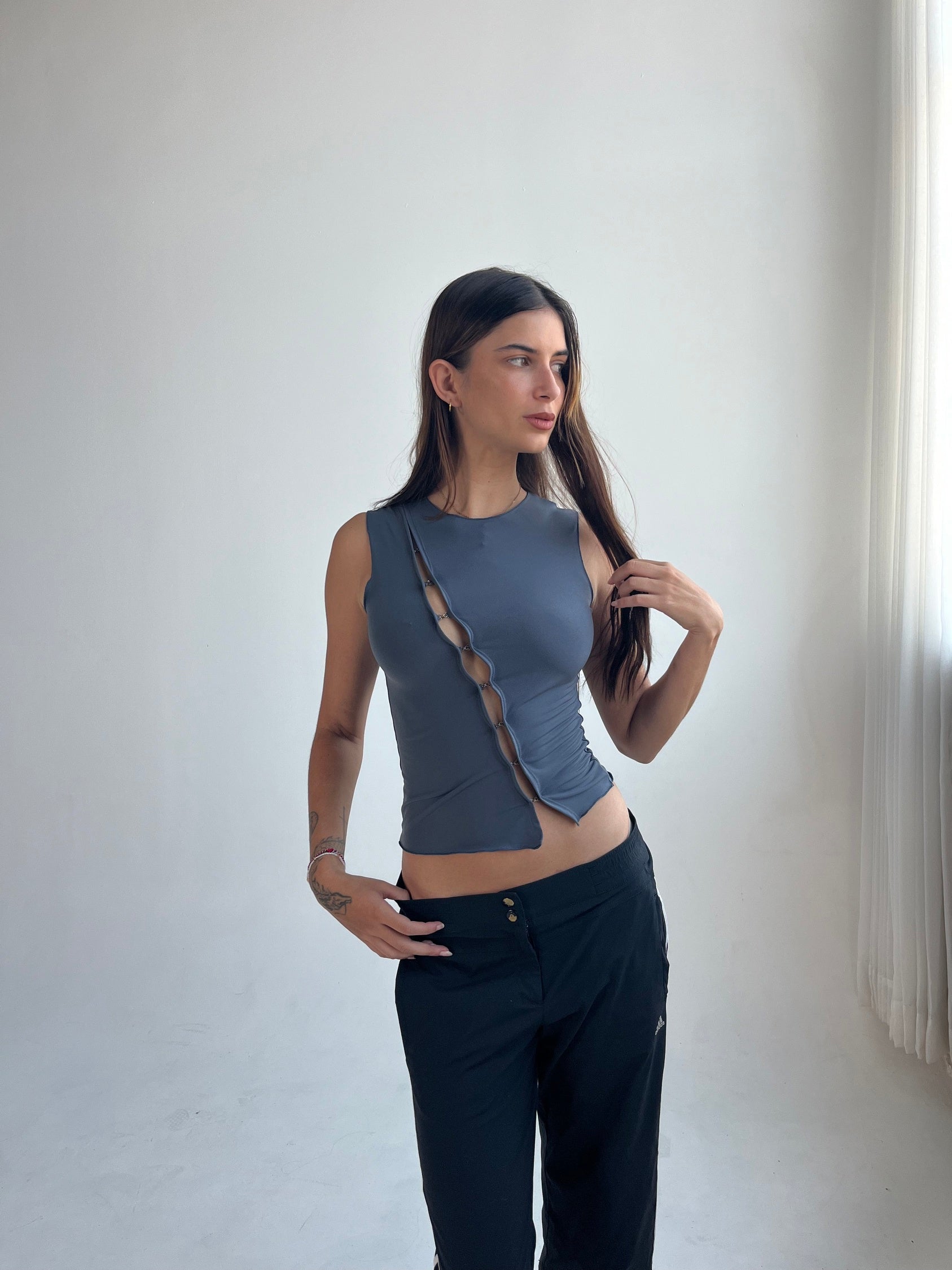 SLATE GREY HOOK AND EYE TANK