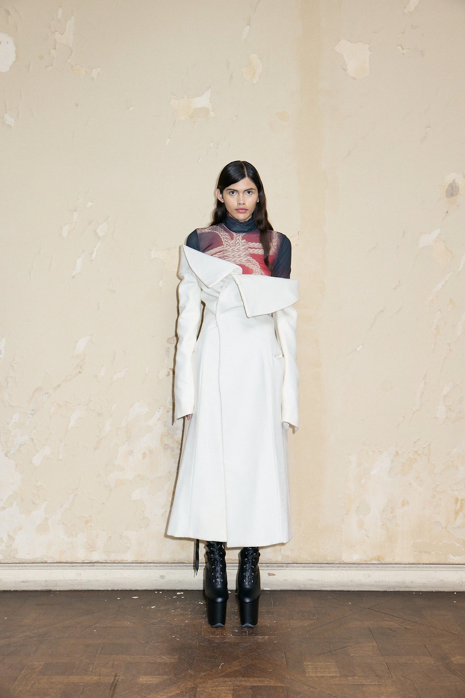 TRIUNVIRATO COAT OFF WHITE