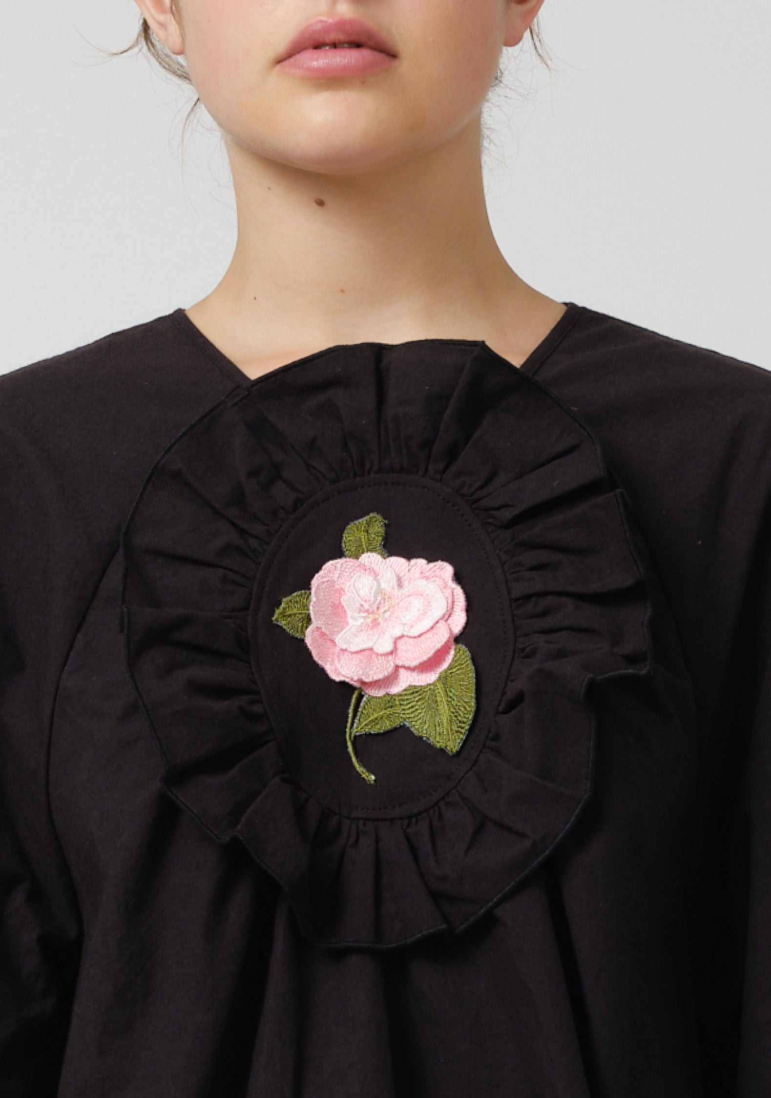 RITA BLOUSE WITH 3D EMBROIDERY