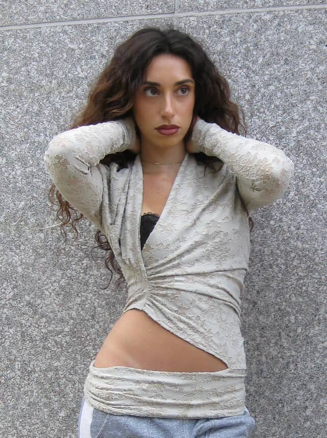 MOONLIGHT TOP IN FLORAL GREY