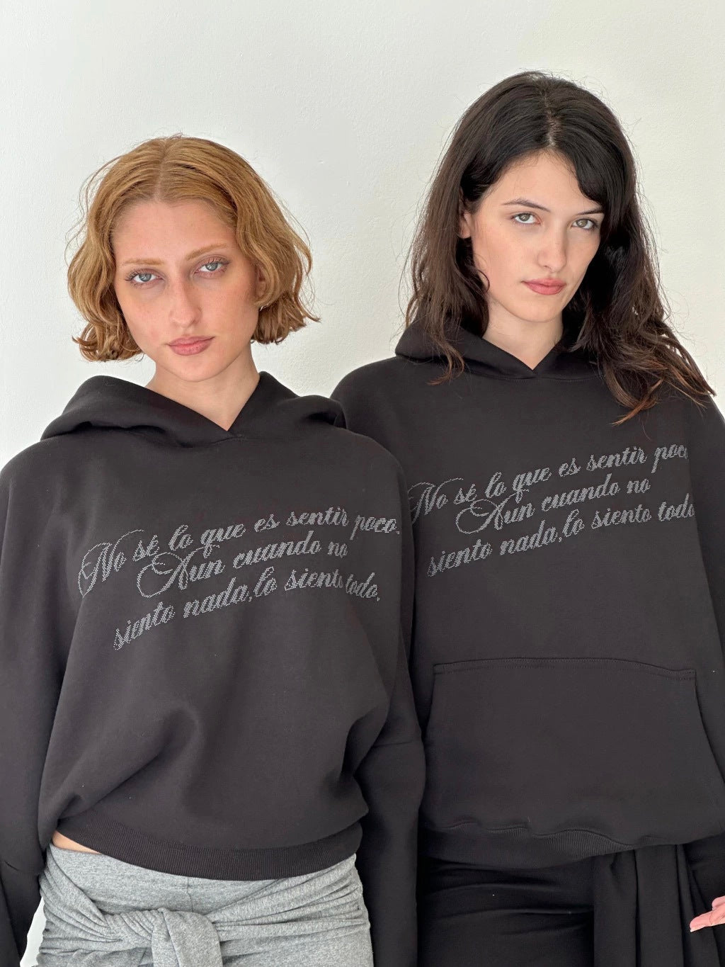 HOODIE "SENTIR POCO" OVERSIZE - BLACK